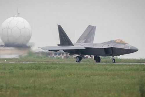 Vì sao ứng viên Tổng thống Romania không muốn biến căn cứ không quân Mihail Kogalniceanu thành tiền đồn của NATO?