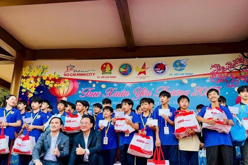 Xuân yêu thương đến với 3.000 trẻ em nghèo