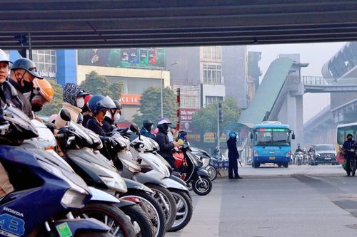 Áp lực giao thông khó giảm trong ngắn hạn