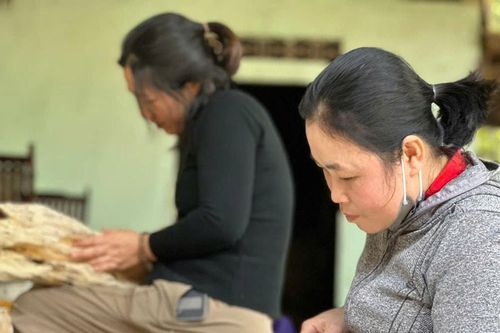 Làng nghề chế tác trầm hương ngày Tết