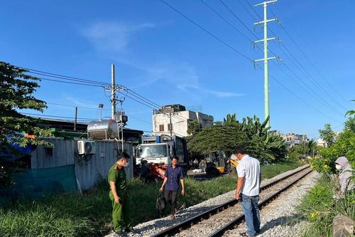 TP HCM: Một người đàn ông bị cuốn vào gầm tàu hỏa tử vong