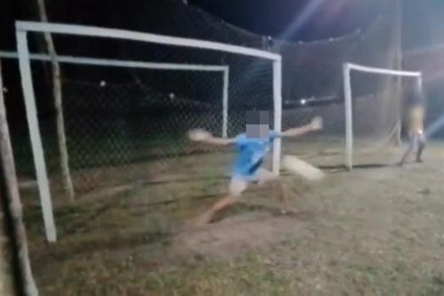Cầu thủ không qua khỏi sau khi dùng ngực cản penalty
