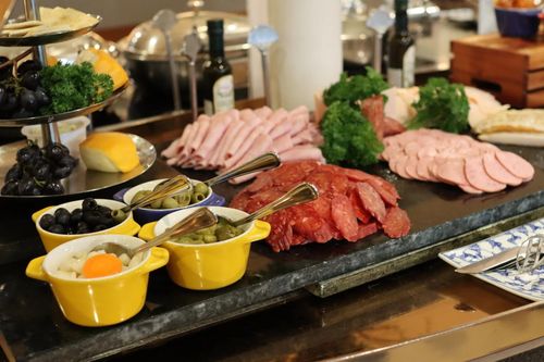 Du khách thích khách sạn phải gồm bữa sáng