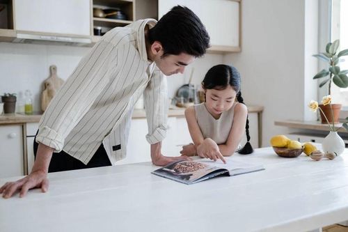 Cha mẹ nên khen thưởng như thế nào để trẻ thêm tự tin?