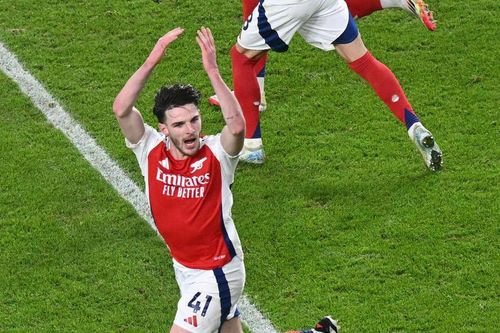 Tiền vệ Arsenal tuyên bố đội nhà kém may khi không thể ghi 10 bàn vào lưới Tottenham