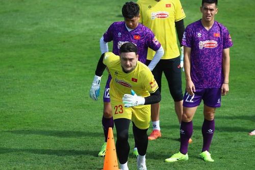 Văn Lâm tái xuất, hẹn Nguyễn Filip và Đình Triệu tại vòng loại Asian Cup