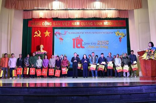 Phó Thủ tướng Hồ Đức Phớc dự chương trình Tết Sum vầy – Xuân ơn Đảng với bà con Phú Yên