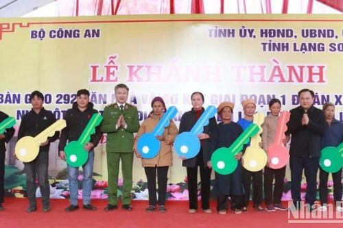Trao 292 căn nhà cho hộ nghèo ở Lạng Sơn