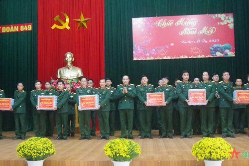 Thủ trưởng Tổng cục Hậu cần thăm, chúc Tết tại Lữ đoàn 649