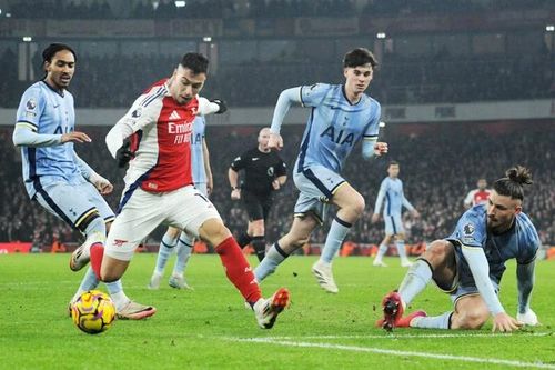 Arsenal áp sát ngôi đầu sau chiến thắng 2-1 trước Tottenham