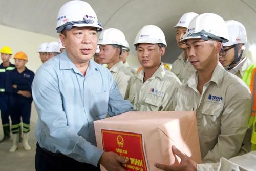 Bộ trưởng GTVT kiểm tra hiện trường cao tốc Quảng Ngãi - Hoài Nhơn