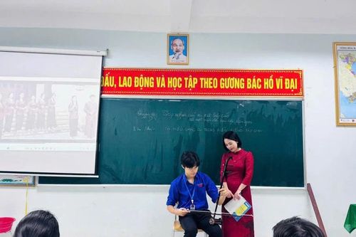 Đưa trang văn gần với trang đời