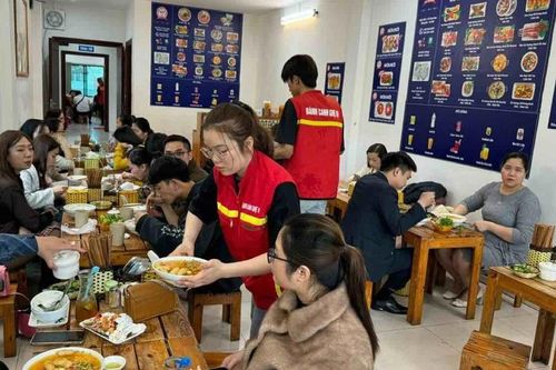 Hàng quán mở xuyên Tết: Cơ hội thu nhập cao