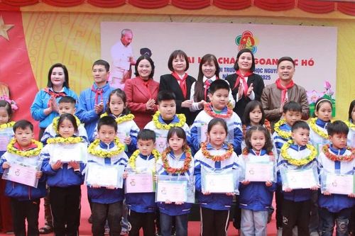 Trường Tiểu học Nguyễn Du sôi nổi tổ chức Đại hội Cháu ngoan Bác Hồ