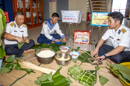 Hoàn thành chuyến thăm, tặng quà Tết của đất liền đến với cán bộ, chiến sĩ các Nhà giàn DK1