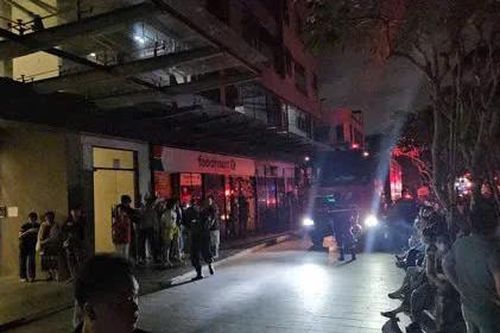 Cháy chung cư ở TP. HCM, hàng trăm người hốt hoảng tìm đường thoát nạn