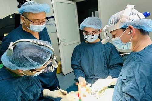 Nối thành công ngón tay bị đứt gần lìa cho bệnh nhân bằng kỹ thuật vi phẫu