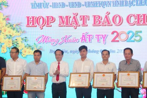 Phóng viên Báo Pháp luật Việt Nam vinh dự nhận Bằng khen của UBND tỉnh Bạc Liêu