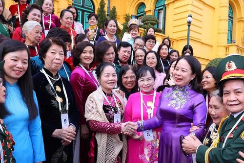 Phó Chủ tịch nước gặp mặt nữ đảng viên tiêu biểu Thủ đô