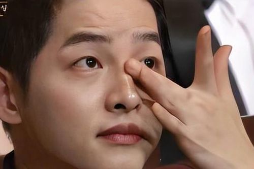 Song Joong Ki khóc vì phim không ai xem