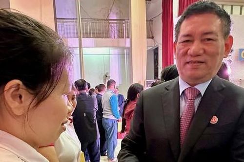 Phó Thủ tướng Hồ Đức Phớc trao quà Tết tặng người nghèo, công nhân tỉnh Phú Yên