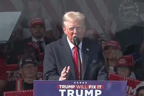 Tâm trạng trái ngược của người dân Mỹ khi ông Trump trở lại Nhà Trắng