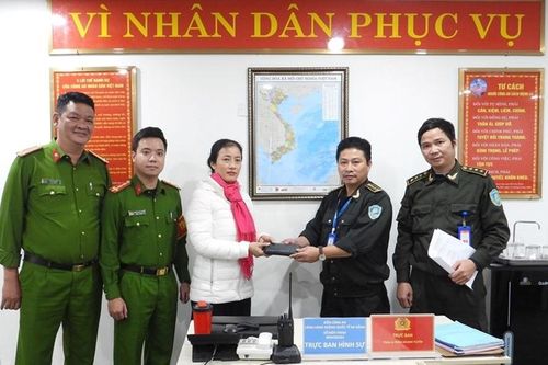 Trả lại tài sản thất lạc cho hành khách tại sân bay Đà Nẵng