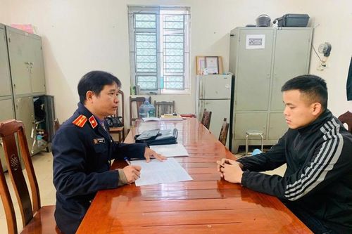 Phê chuẩn khởi tố đối tượng tàng trữ công cụ hỗ trợ, vũ khí số lượng lớn
