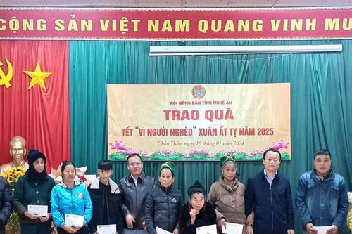 Hội Nông dân tỉnh Nghệ An trao quà Tết tặng hội viên nông dân có hoàn cảnh khó khăn