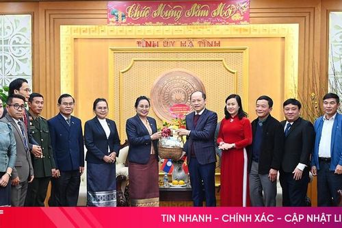 Lãnh đạo Savannakhet chúc tết Ất Tỵ tỉnh Hà Tĩnh