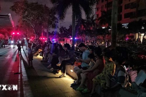 Cháy chung cư Mizuki ở TP Hồ Chí Minh, hàng trăm người hoảng loạn