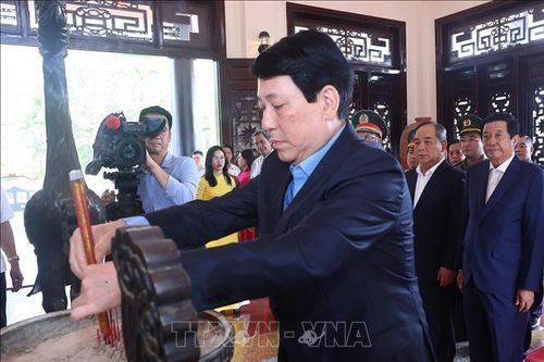 Chủ tịch nước dâng hương tưởng niệm Chủ tịch HĐBT Phạm Hùng và Thủ tướng Võ Văn Kiệt