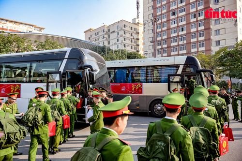 Ấm áp 'chuyến xe về quê ăn Tết' tại Học viện Cảnh sát nhân dân