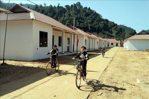 Đồng bào Mông ở Tà Han an cư trong những căn nhà mới
