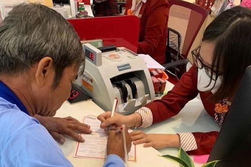 Công an xã vận động người dân trả lại gần 500 triệu đồng do chuyển nhầm