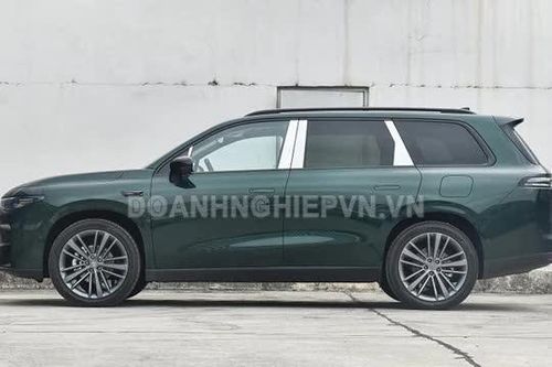SUV ngang cơ Ford Everest, công suất 292 mã lực, trang bị tối tân, giá ngang Toyota Raize