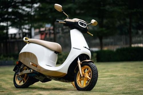 Ngắm chiếc xe tay ga được dát vàng thật 24k, có tiền cũng khó mua được