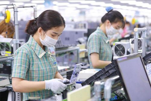 Để Việt Nam không là 'mỏ vàng' gia công cho nước ngoài