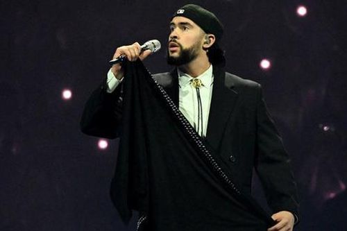 Nghệ sĩ Latin duy nhất có 17 ca khúc 'đổ bộ' Billboard HOT 100 trong một tuần