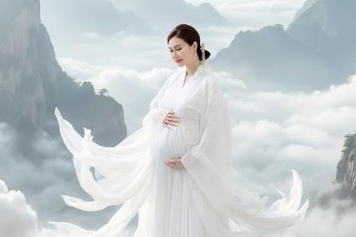 Hương Giang lần đầu hé lộ tên nhóc tỳ sắp chào đời