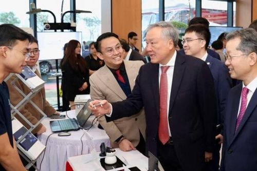 Phó Thủ tướng Nguyễn Hòa Bình tham quan Công viên phần mềm Đà Nẵng số 2