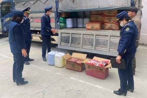 Hà Giang: Thu giữ gần 1.000 lít rượu không rõ nguồn gốc