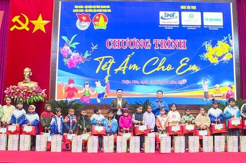 150 suất quà đến với trẻ em có hoàn cảnh khó khăn