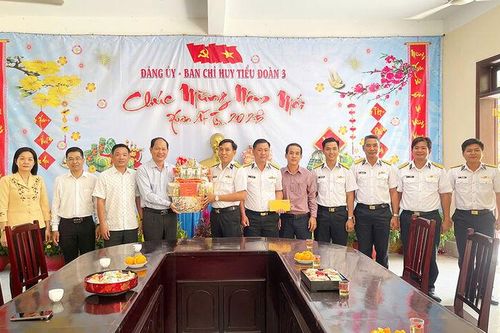 Đảng ủy Khối Cơ quan và Doanh nghiệp tỉnh chúc Tết lực lượng vũ trang
