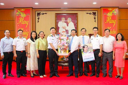 Cộng đồng Hồi giáo (Islam) tỉnh An Giang và Bộ Tư lệnh vùng 5 Hải quân chúc Tết UBND tỉnh
