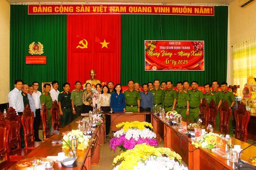 Phó Chủ tịch UBND tỉnh An Giang Nguyễn Thị Minh Thúy thăm, chúc Tết tại huyện Thoại Sơn