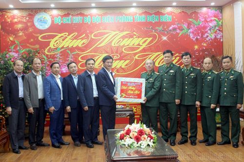 Chủ tịch UBND tỉnh Lê Thành Đô chúc tết cán bộ, chiến sĩ, gia đình chính sách trên địa bàn TP. Điện Biên Phủ