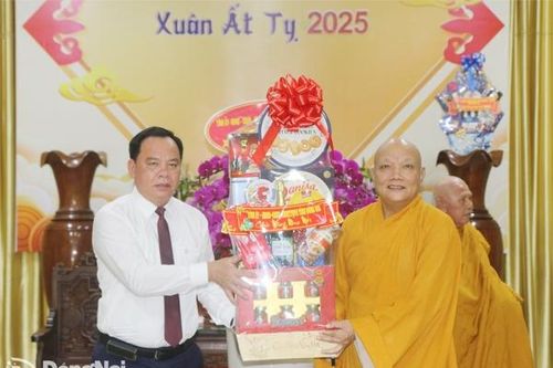 Chủ tịch UBND tỉnh Võ Tấn Đức thăm, chúc Tết các tổ chức tôn giáo
