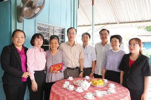 Phó Chủ tịch UBND tỉnh Trần Trí Quang thăm, chúc Tết người có công