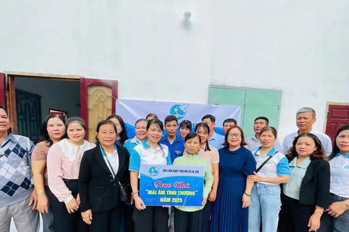 Trao tặng nhà 'Mái ấm tình thương' cho hội viên phụ nữ nghèo xã Ia Sol